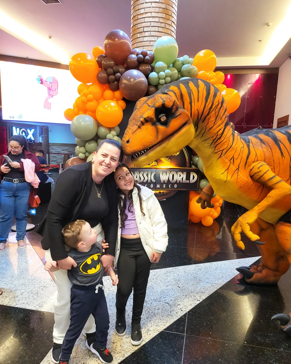 Atração em shopping de Alphaville mostra onde encontrar dinossauros personagens vivos de perto
