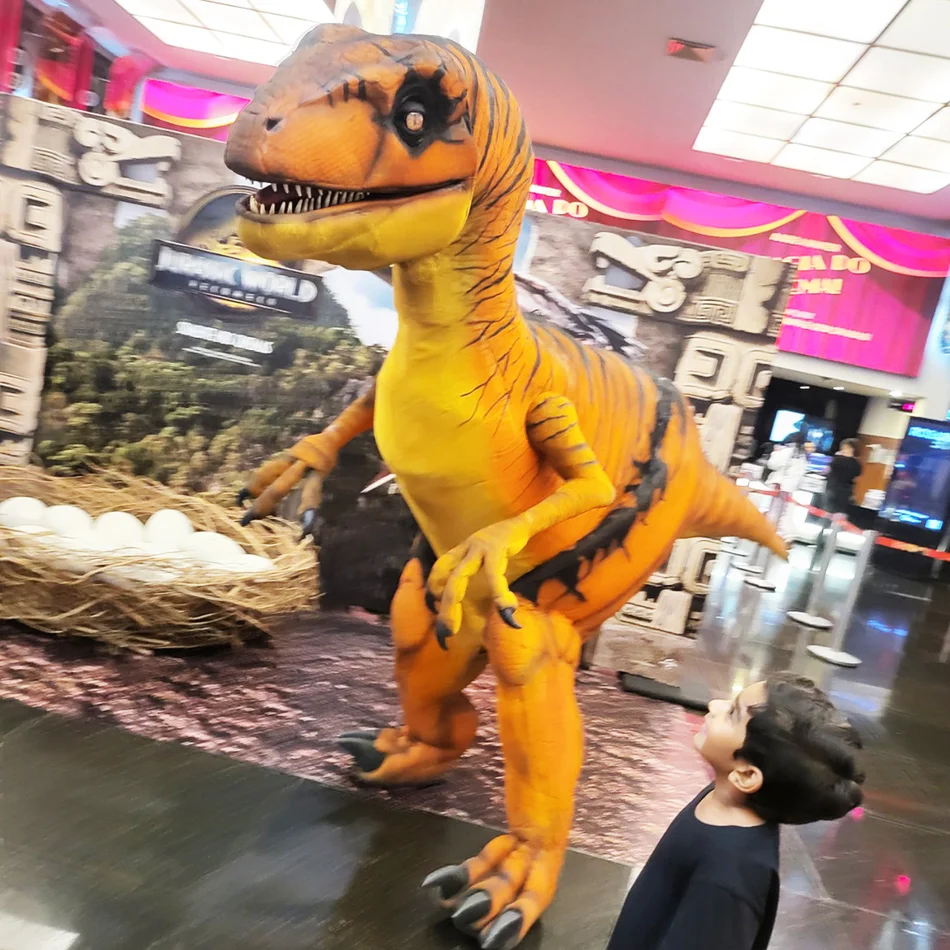 Show com dinossauro T-Rex personagem vivo em festa infantil na cidade de Salto