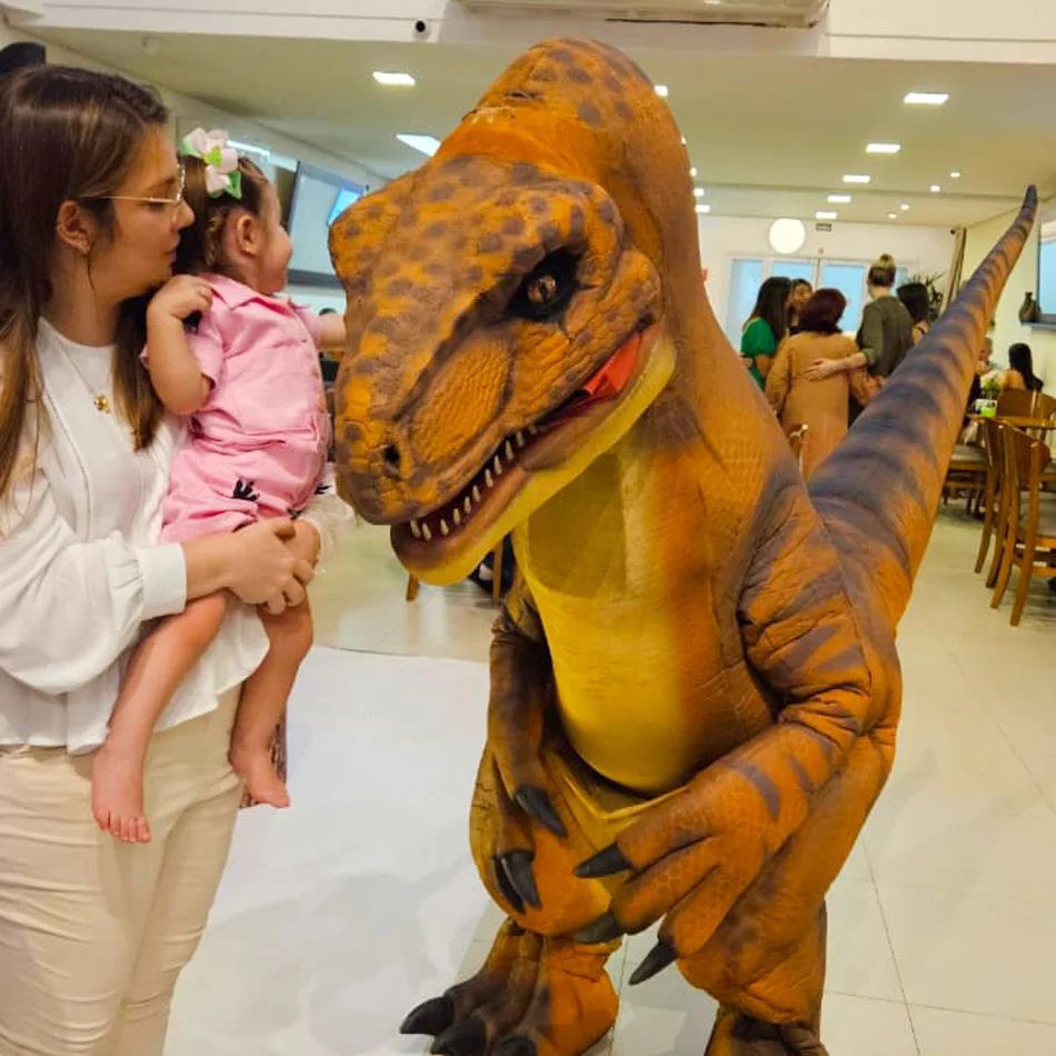 Dinossauro T-Rex gigante em festa infantil no Campolim em Sorocaba Dinossauro T-Rex gigante em festa infantil no Campolim em Sorocaba