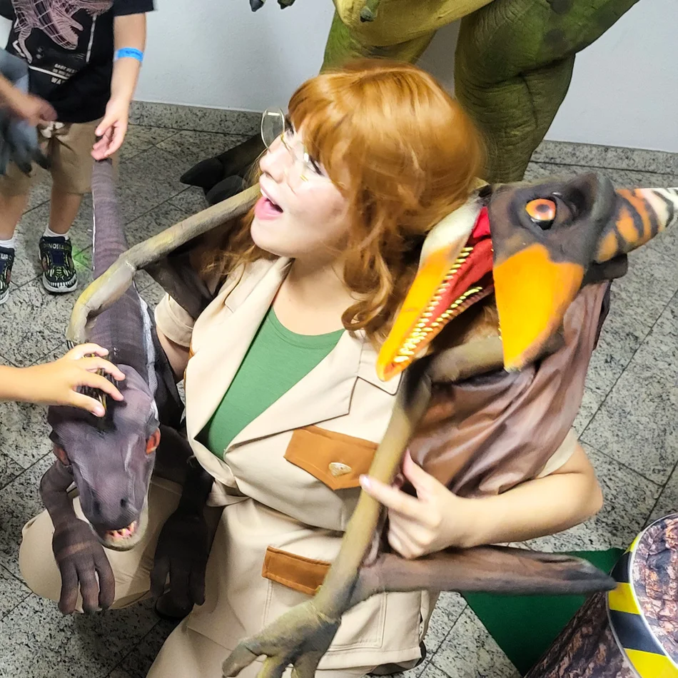 Equipe de Pterodáctilo Baby Personagem Vivo em festa de aniversário temática