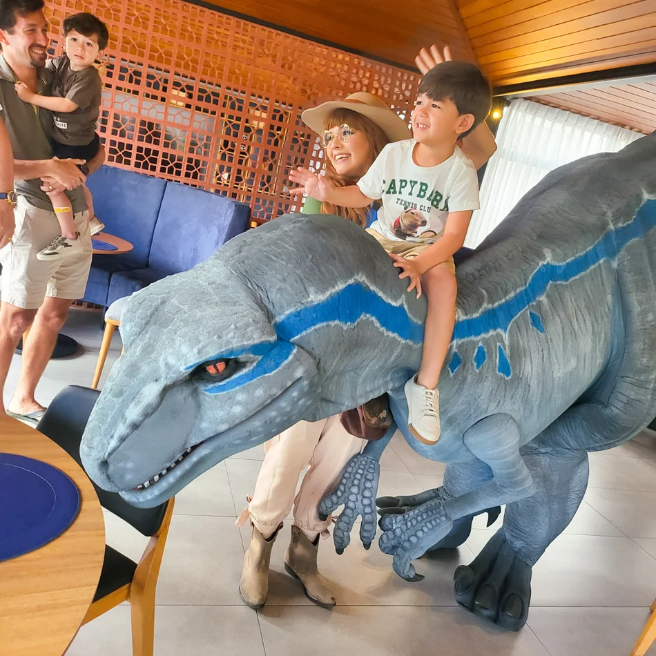 Equipe profissional na Visita da Velociraptor Blue para festas e eventos