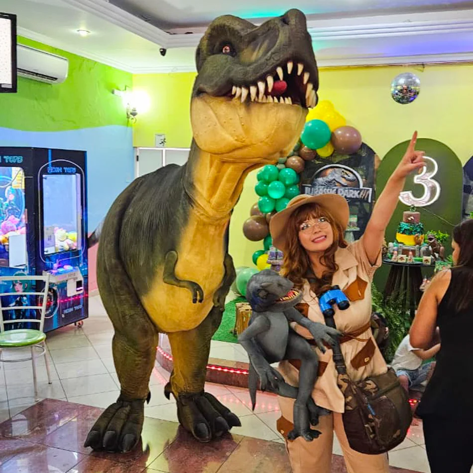 Performance interativa do T-Rex ao Contrate Dinossauros com a Portal Personagens Vivos