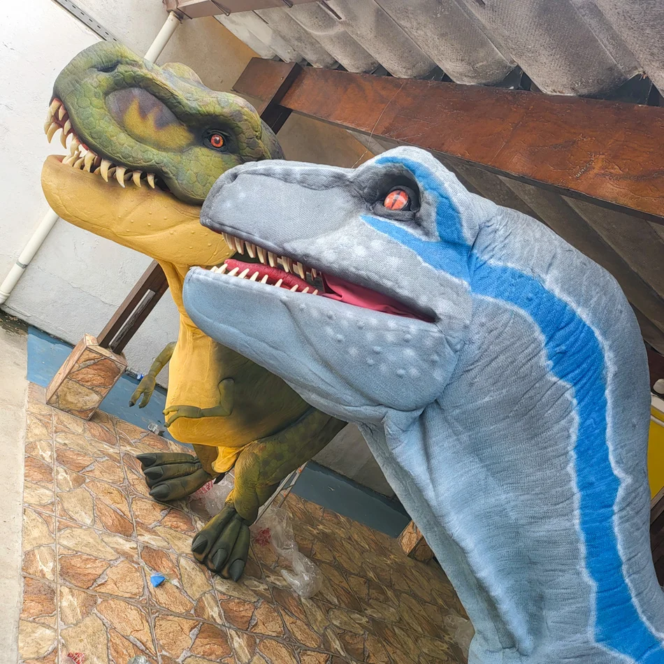 Réplica de Tiranossauro Rex como personagem vivo de dinossauro realista