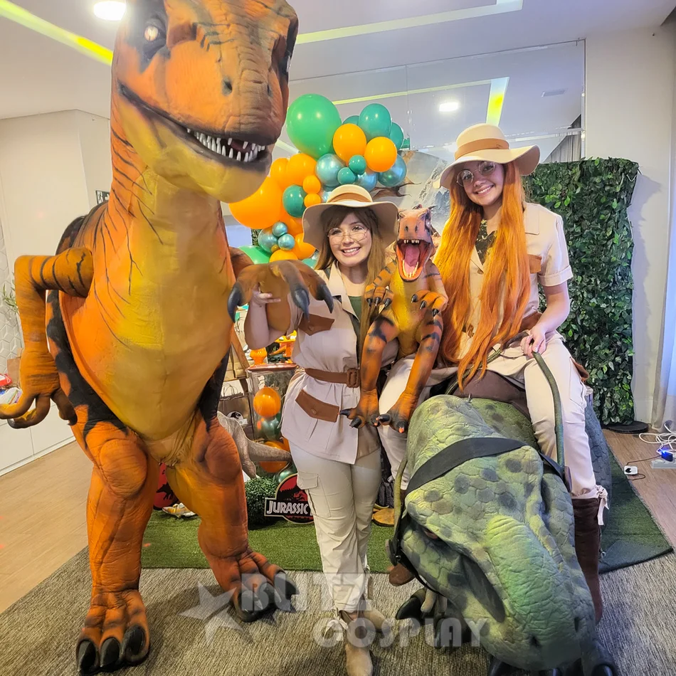 T-Rex gigante animando convidados após dicas para contratar dinossauros